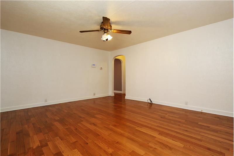 Property pictures of 5008 W Pea Ridge Rd, Huntington, WV 25705, USA Huntington, WV real estate