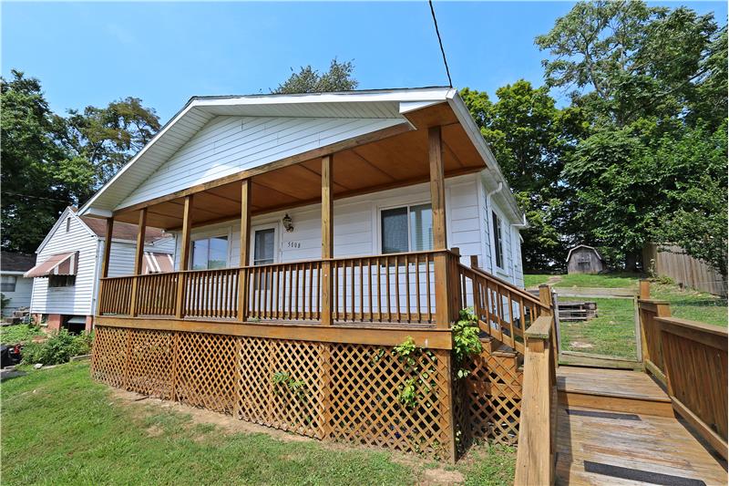 Property pictures of 5008 W Pea Ridge Rd, Huntington, WV 25705, USA Huntington, WV real estate