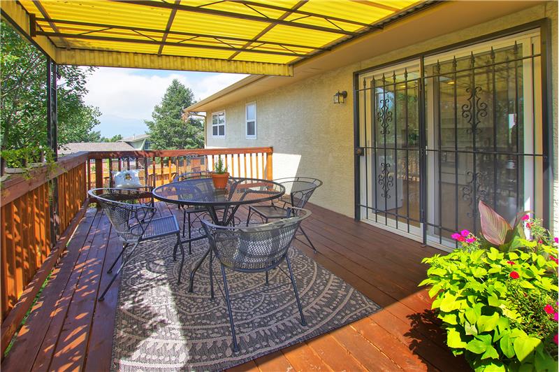 Enjoy unobstructed Pikes Peak views from the deck!