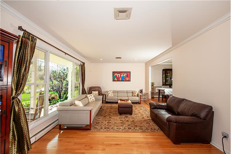 503 Kent - Living Room