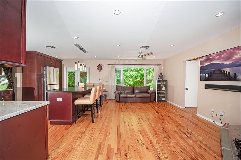 503 Kent - Family Room 