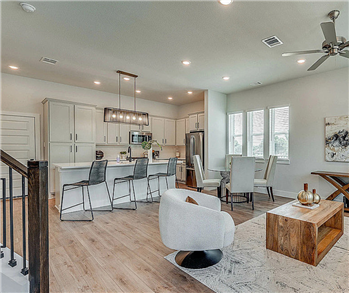 Primary listing photos for listing ID 642317