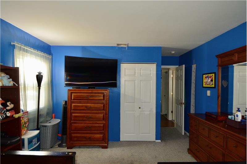 2nd bedroom