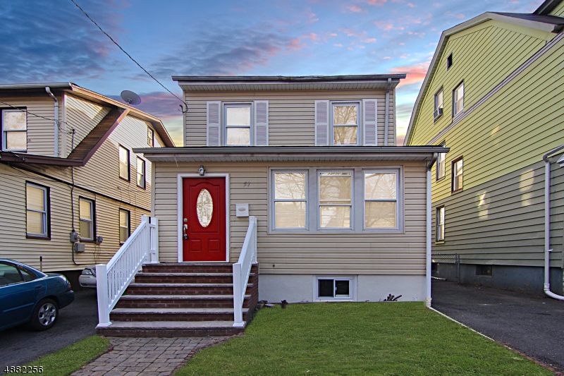 51 W Stratford Pl