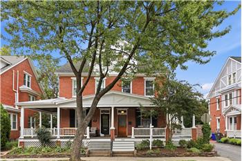 The corner lot offers un-obstructed natural light
