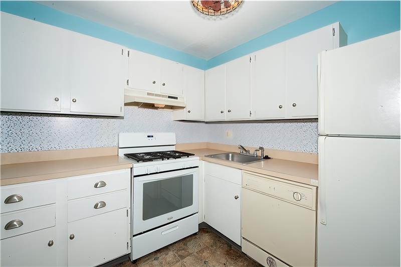 519 Meadowview Lane Kitchen