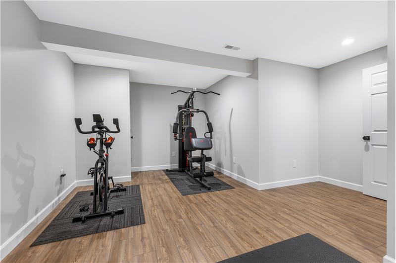 Gym This room could be anything you need. Craft room, office, library, you name it!!