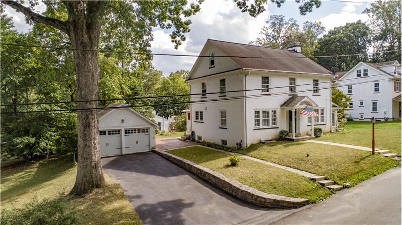 524 Woodside - Exterior  front view 