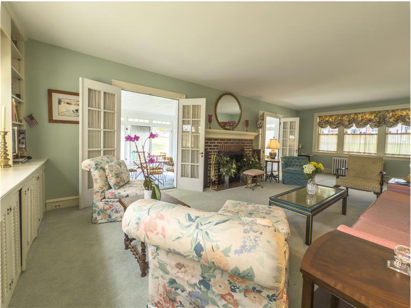 524 Woodside - Living Room 