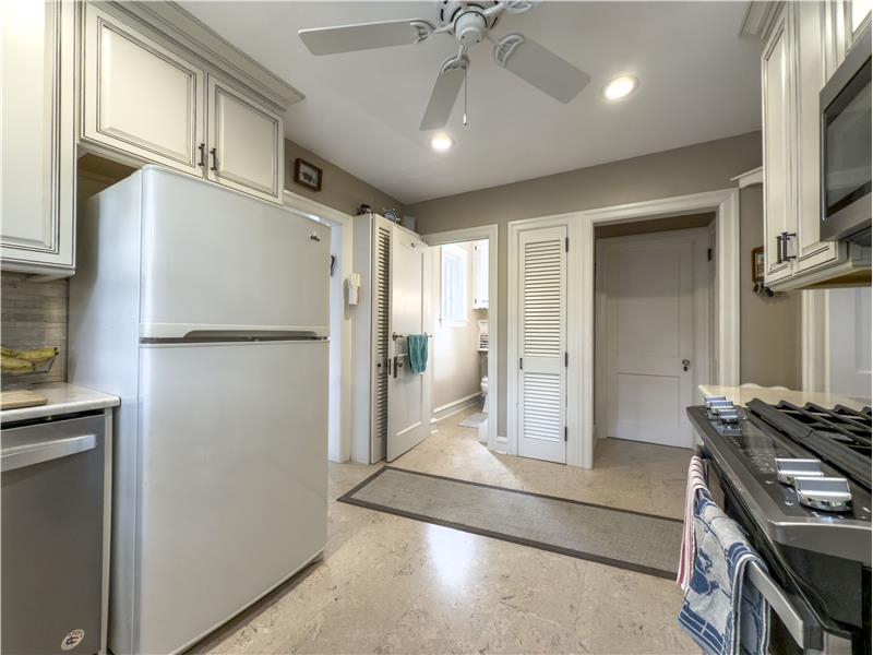 524 Woodside - Kitchen 