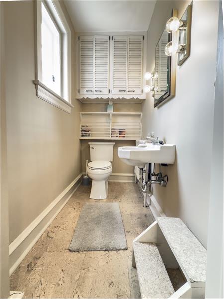 524 Woodside - Half bath 