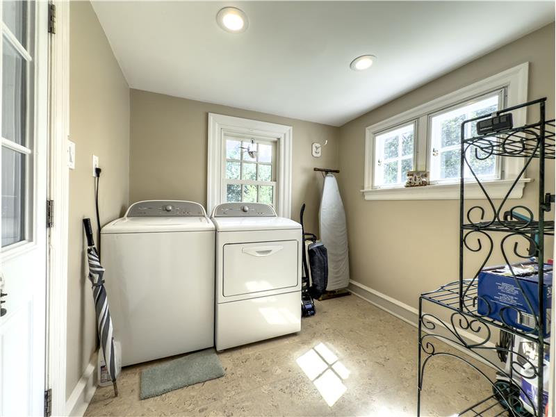 524 Woodside - Laundry 