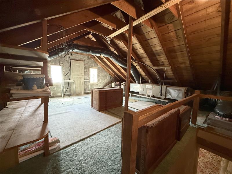 524 Woodside - Attic space 