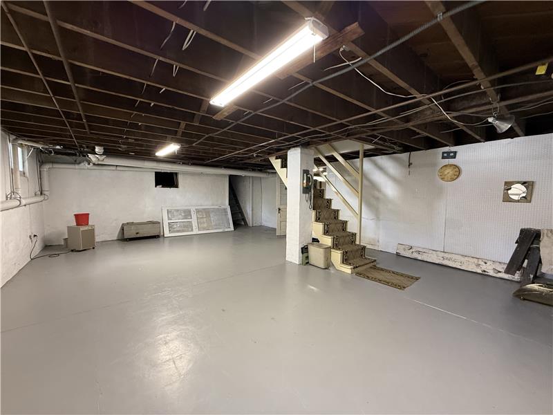524 Woodside - Basement 