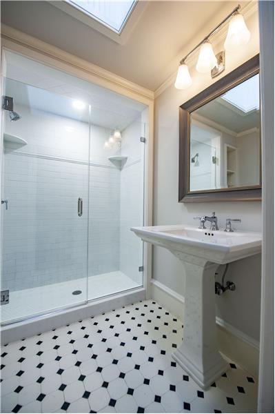 537 Barrett Avenue, Apt 4, Haverford, Primary Bathroom