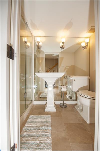 537 Barrett Avenue, Apt 4, Haverford, 2nd full bath