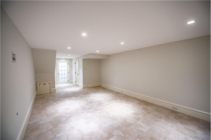 537 Barrett Avenue Unit #4 Family Room