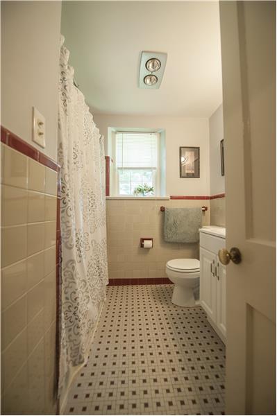 537 Chandler Lane Bathroom