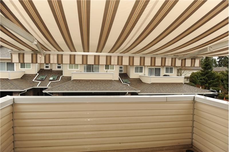 Sundeck with remote Canopy