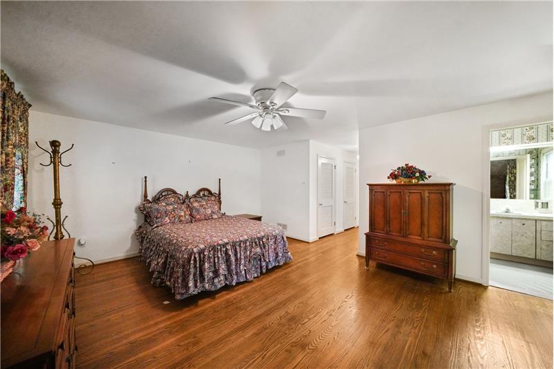 545 Richards Road Primary Bedroom