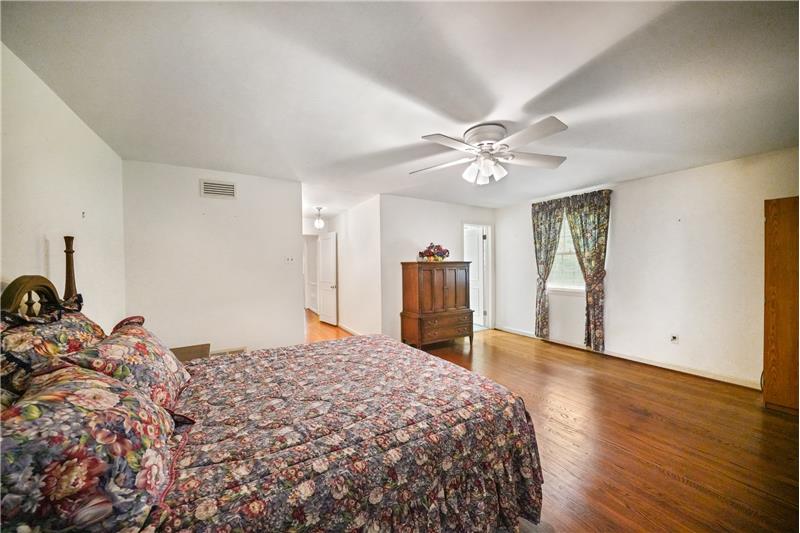 545 Richards Road Primary Bedroom