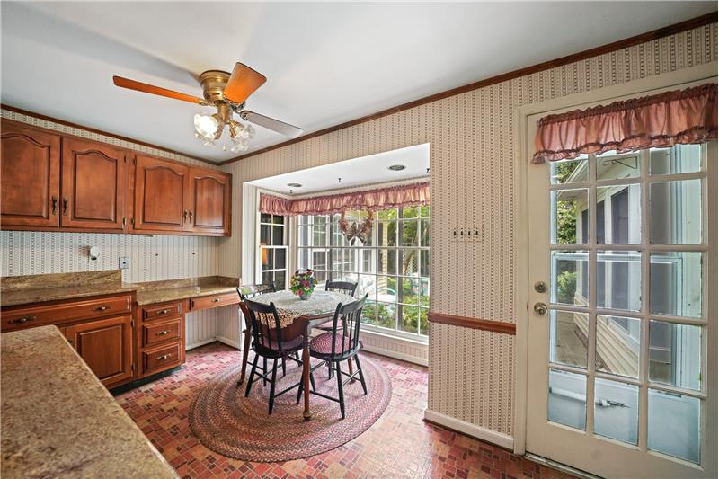 545 Richards Road Eat-In Kitchen