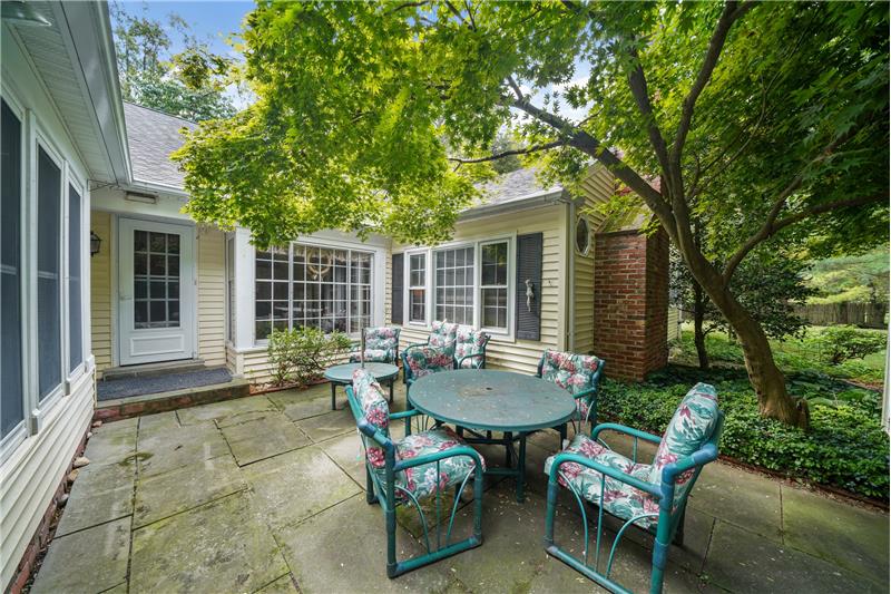 545 Richards Road Patio