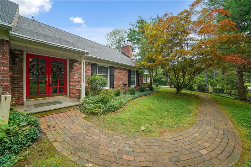 545 Richards Road Walkway