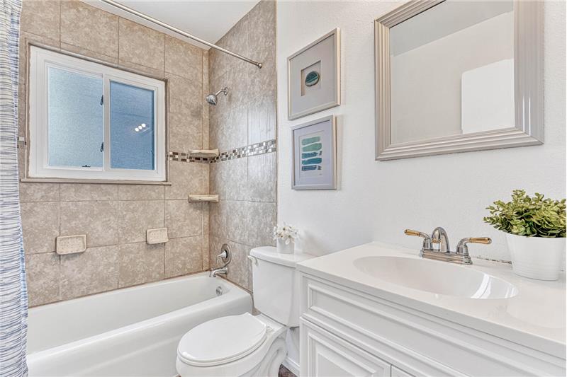 Upper Level Full Bathroom with Vanity, Framed Mirror, and Tiled Tub/Shower