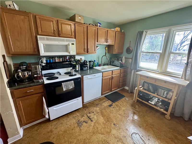 Kitchen - all appliances included