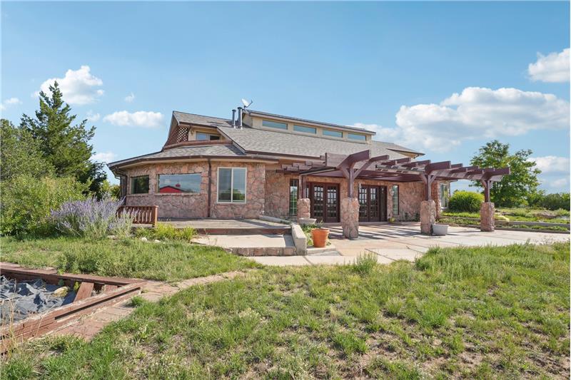 Yard showing patio with pergola