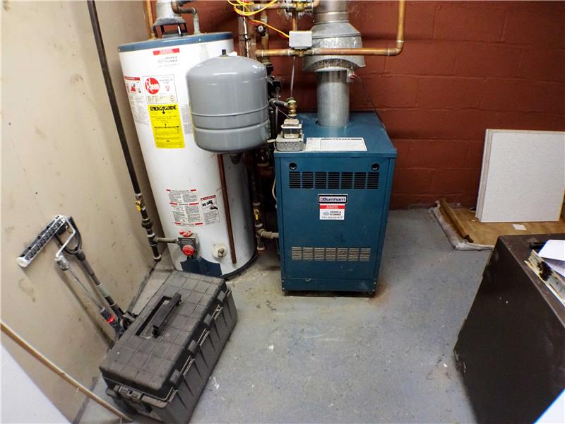 Updated Furnace & 3 Zones of Gas HW Heat