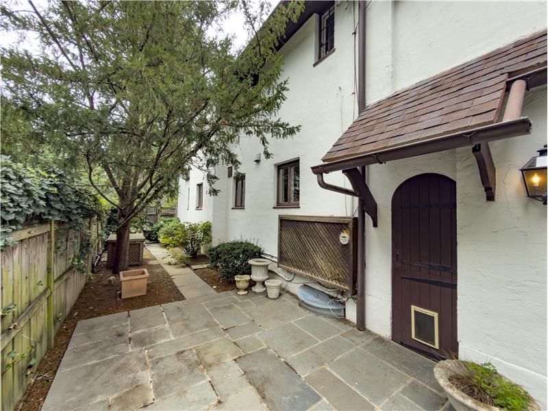 556 Saint Davids - Terrace