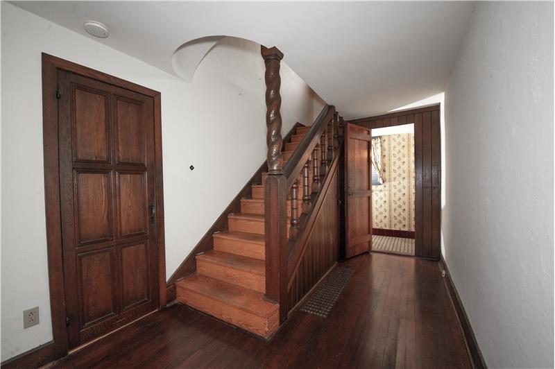 556 Saint Davids - Entryway