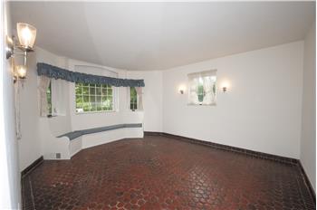 556 Saint Davids - Dining room