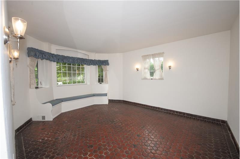 556 Saint Davids - Dining room