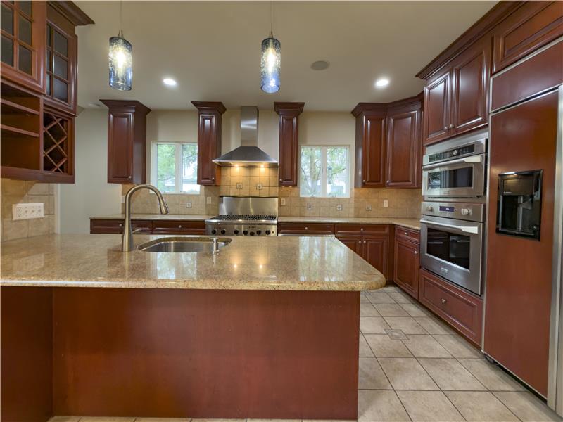 556 Saint Davids - Kitchen