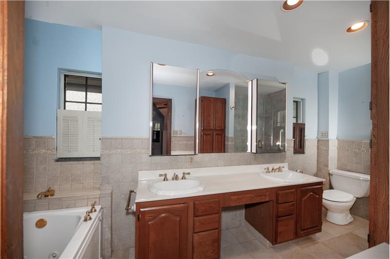 556 Saint Davids  - Bathroom