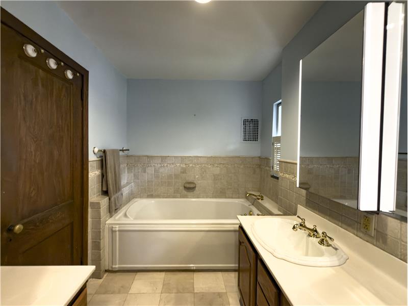 556 Saint Davids  - Bathroom