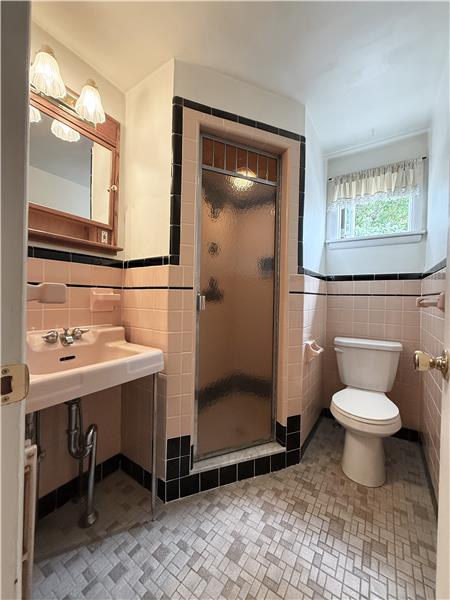 556 Saint Davids  - Bathroom