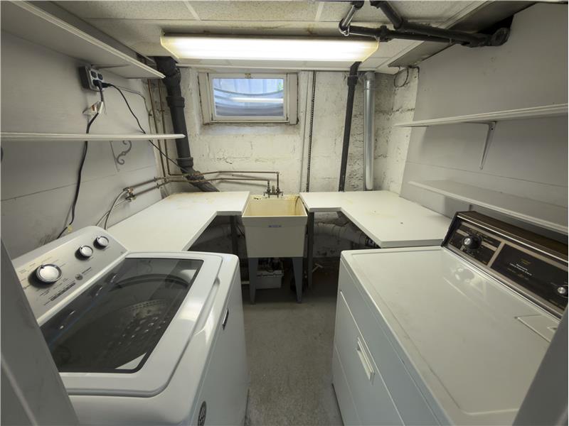 556 Saint Davids - Laundry