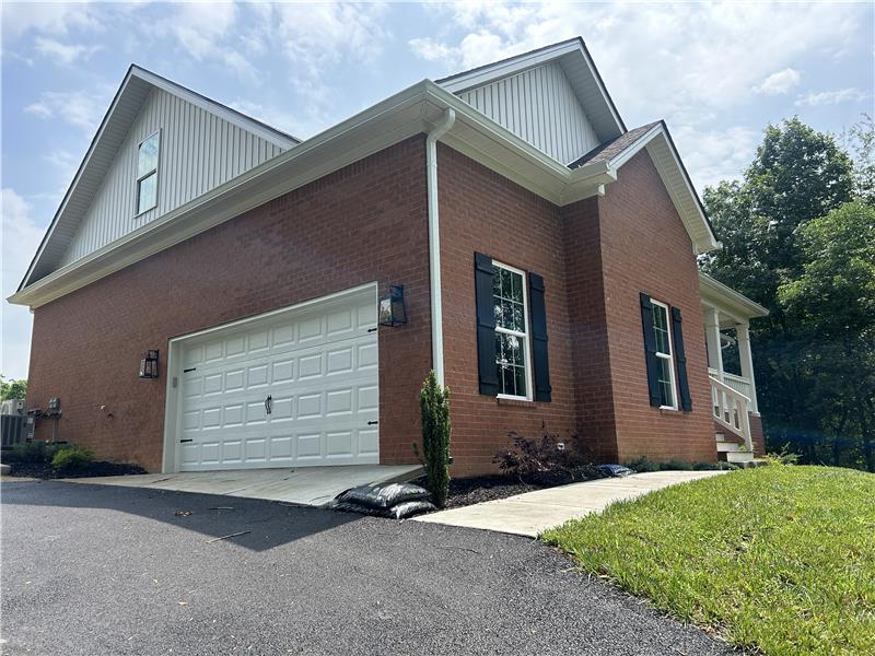 2 Car Garage, Concrete Walk