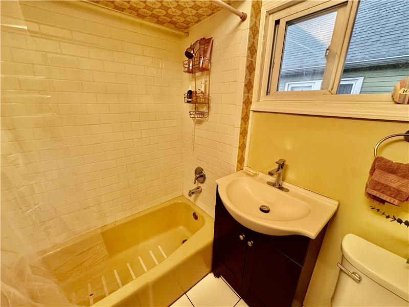 Full bathroom 2nd Fl.