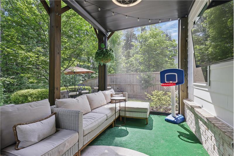 Retractable screens on the custom patio