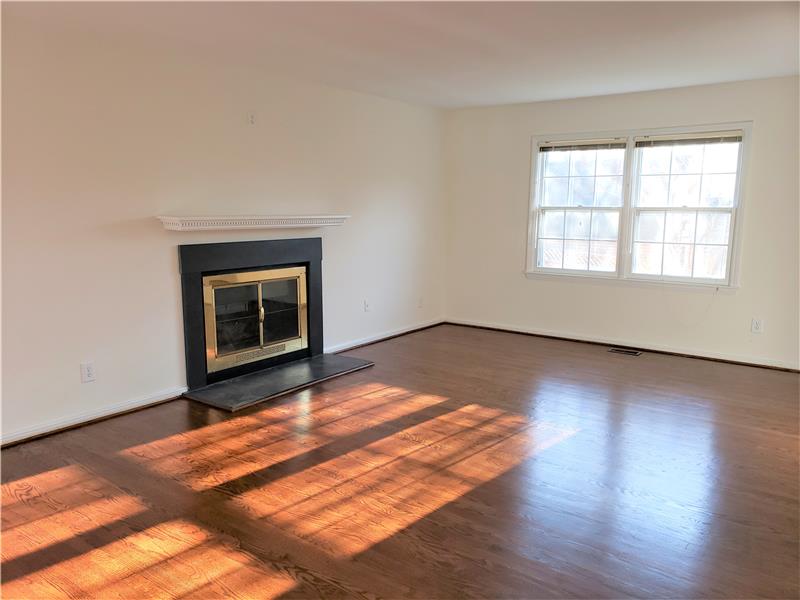 SPACIOUS LIVING ROOM W/ 2 SIDED FIREPLACE