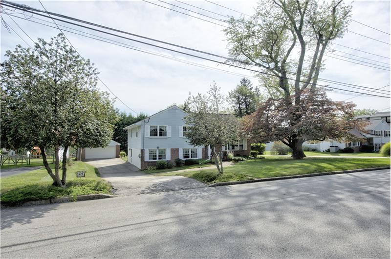 576 Kromer Avenue, Berwyn, PA 19312