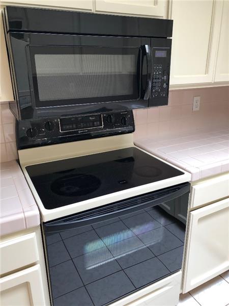 Built in microwave with electric cooktop range