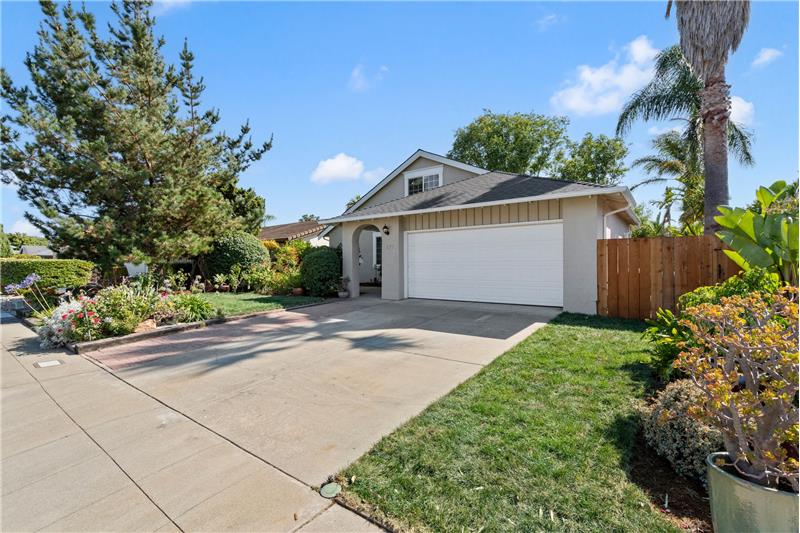 New large gate to side yard