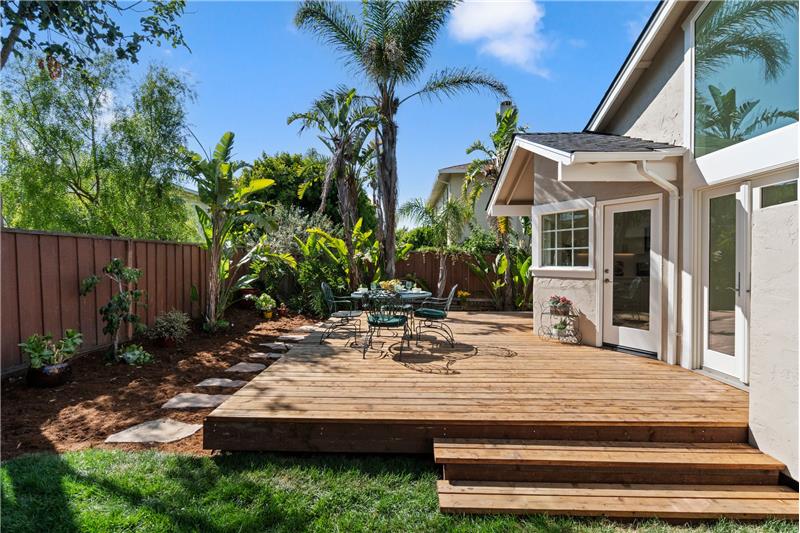 Landscaping & stepping stones in backyard