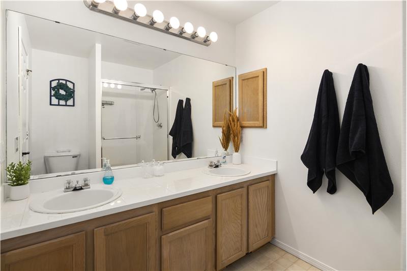 En-Suite Bath, Spacious with great storage